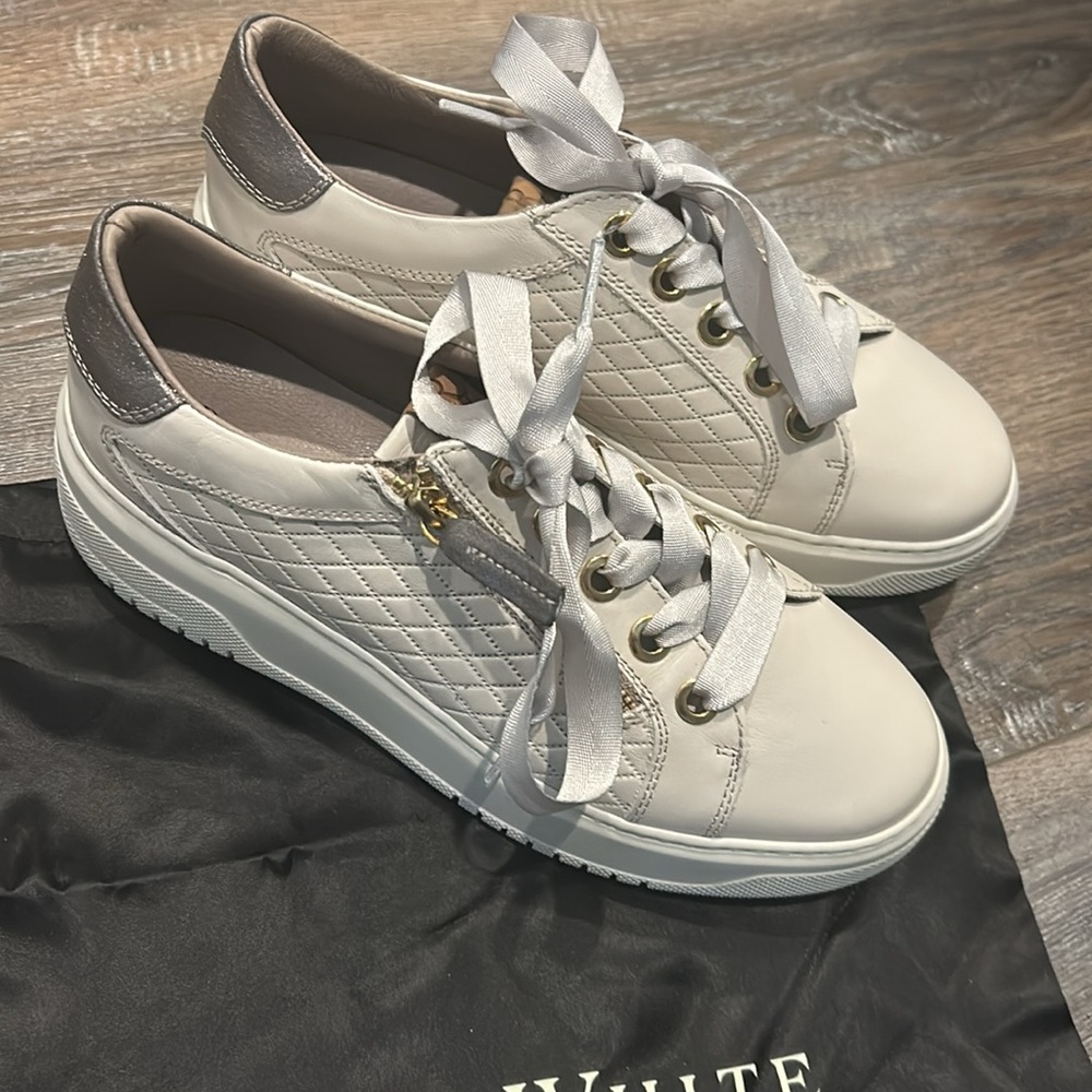 Elegant Ivory & Silver Gray Women's Ron White Sneakers, size 38, made in Italy